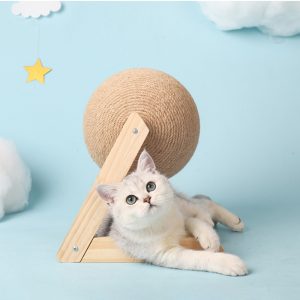 Juguete vertical para gatos con bola de sisal